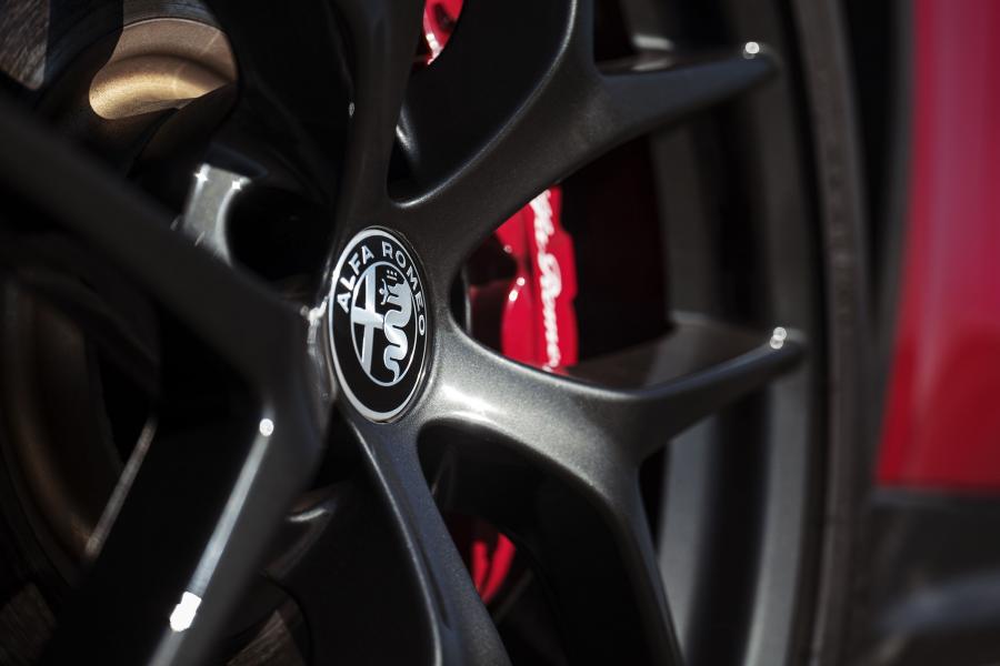 Колеса Alfa Romeo Stelvio Nero Edizione (949) 2018 года  (NA) (фото 2 из 10)
